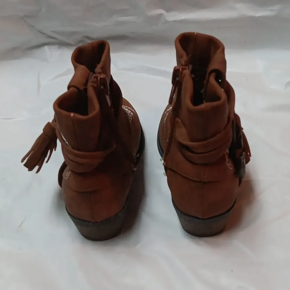 Madden Girl Mini Cowgirl Tan Suede Ankle Boots with Embroidery Size 6